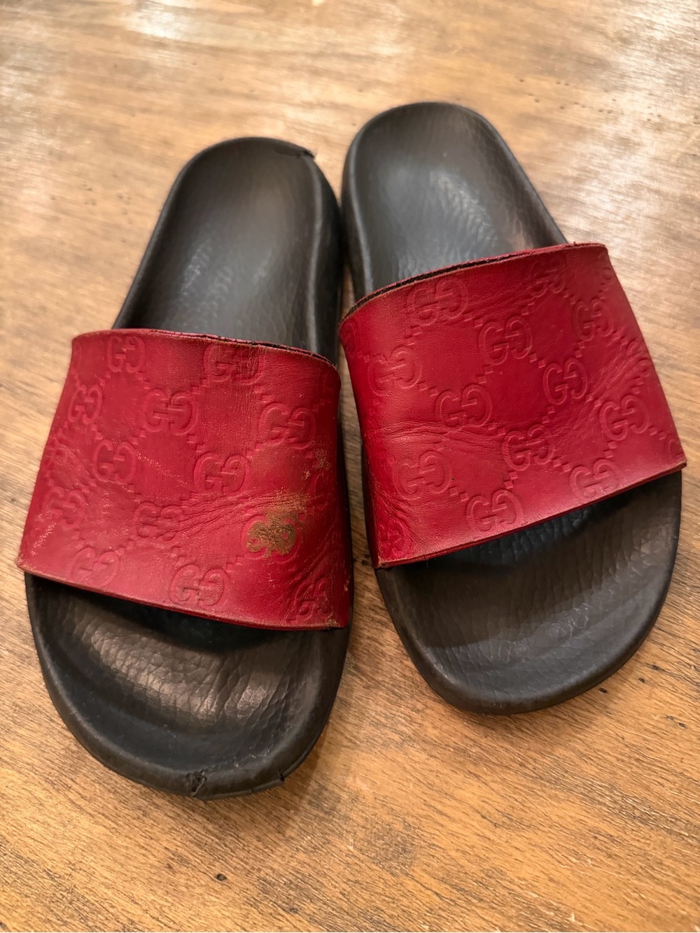 Gucci Red Embossed GG Leather Slide Sandals with Black Footbed JUNK 39
